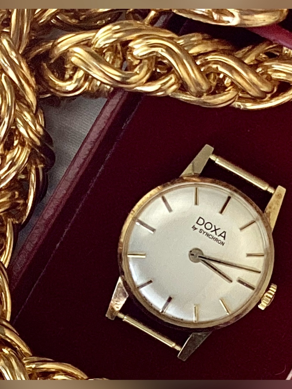 14k solid gold vintage DOXA by SYNCHRON dress watch in mint condition with band